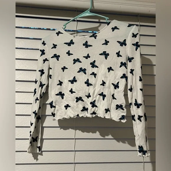 Forever 21 Butterfly Cropped Long Sleeve Shirt - Picture 2 of 4